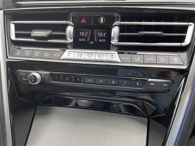 2021 BMW BMW thumbnail 22