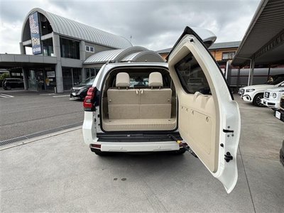 TOYOTA LAND CRUISER PRADO - 9