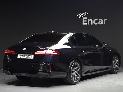 صورة 4 لـ 2024 BMW 5 SERIES