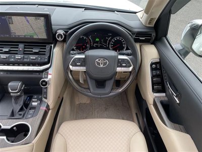 صورة 9 لـ 2023 Toyota LAND CRUISER 300