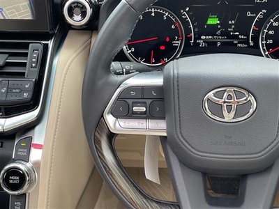 2023 Toyota LAND CRUISER 300 — миниатюра 24