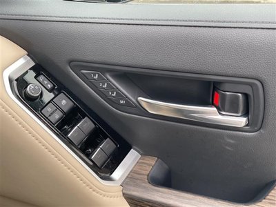 2023 Toyota LAND CRUISER 300 — миниатюра 28