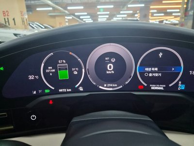 2025 Porsche TAYCAN 照片 8