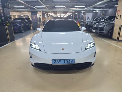2025 Porsche TAYCAN 照片 2