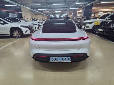 2025 Porsche TAYCAN 照片 3