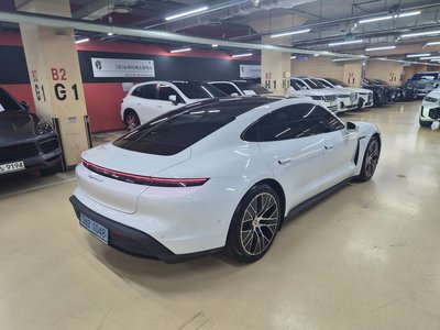 2025 Porsche TAYCAN 照片 6