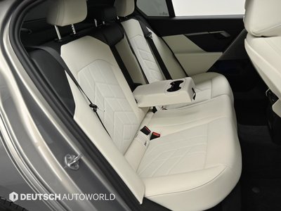 2025 BMW 5 SERIES 缩略图 12