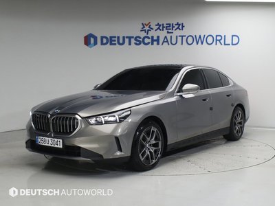 2025 BMW 5 SERIES 照片 1