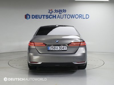2025 BMW 5 SERIES 照片 3