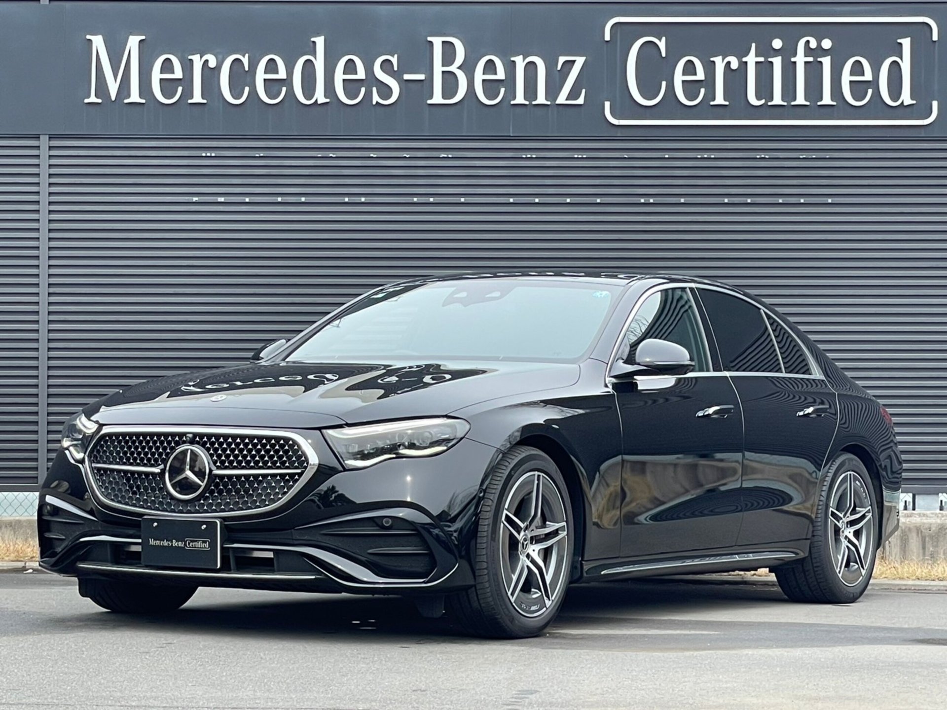 MERCEDES-BENZ E-CLASS - View 1