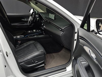 صورة 10 لـ 2022 Genesis GV70