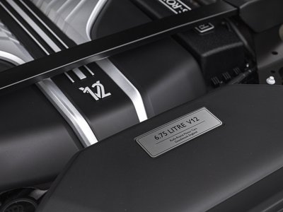 ROLLS-ROYCE CULLINAN - 10