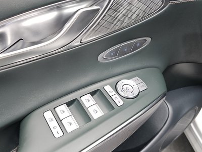 2021 Genesis GV70 — миниатюра 23