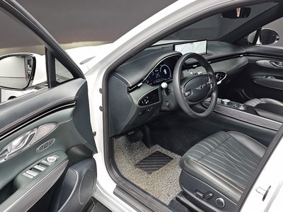 2021 Genesis GV70 — миниатюра 17