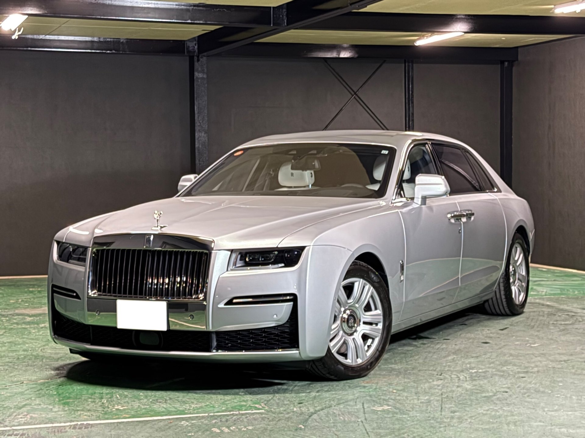 ROLLS ROYCE GHOST - View 1