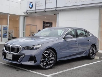 2025 BMW 5 SERIES photo 2