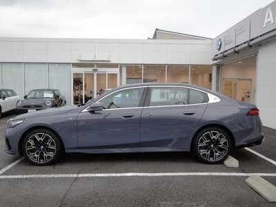 2025 BMW 5 SERIES photo 6