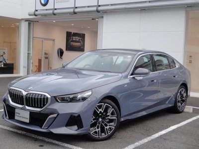 2025 BMW 5 SERIES photo 1