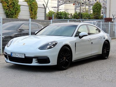 PORSCHE PANAMERA - 4