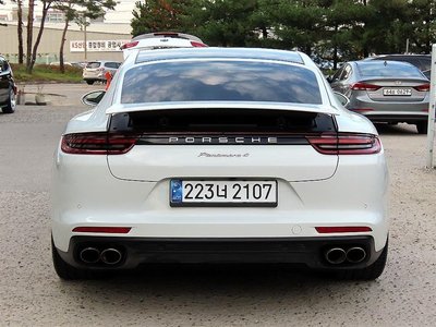 PORSCHE PANAMERA - 3