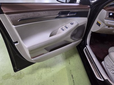 2020 Genesis G90 — миниатюра 18