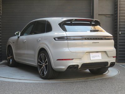 PORSCHE CAYENNE - 8