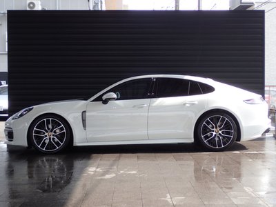 PORSCHE PANAMERA - 4