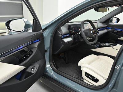 صورة مصغرة 11 لـ 2025 BMW 5 SERIES