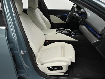 2025 BMW 5 SERIES photo 10