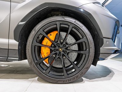 صورة 9 لـ 2023 Lamborghini URUS