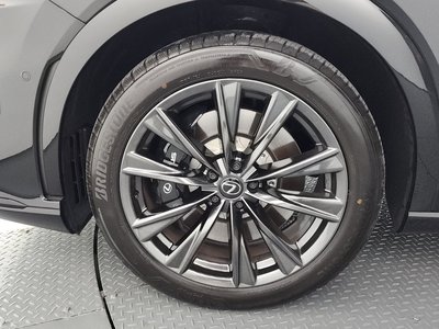 صورة 6 لـ 2024 Lexus RX