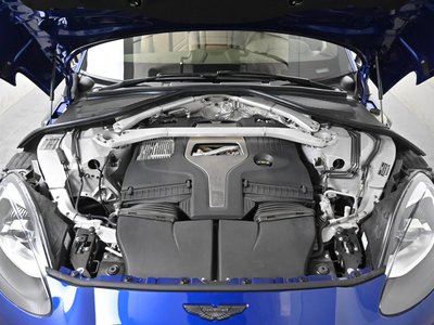 ASTON MARTIN DBX - 7