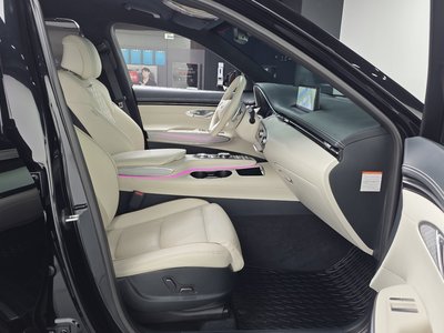 صورة مصغرة 17 لـ 2022 Genesis ELECTRIFIED GV70