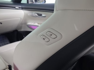 صورة مصغرة 31 لـ 2022 Genesis ELECTRIFIED GV70