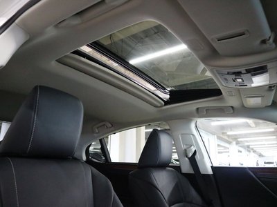 2021 Lexus ES photo 3