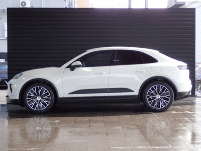 PORSCHE MACAN - 4
