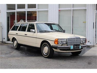 MERCEDES-BENZ E-CLASS - 1