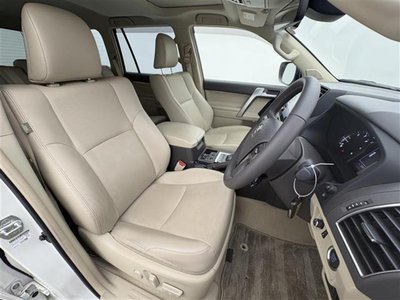 2022 Toyota LAND CRUISER PRADO — миниатюра 25