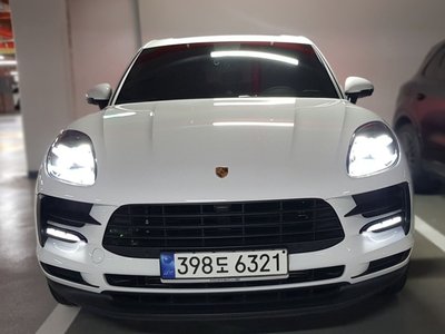PORSCHE MACAN - 1