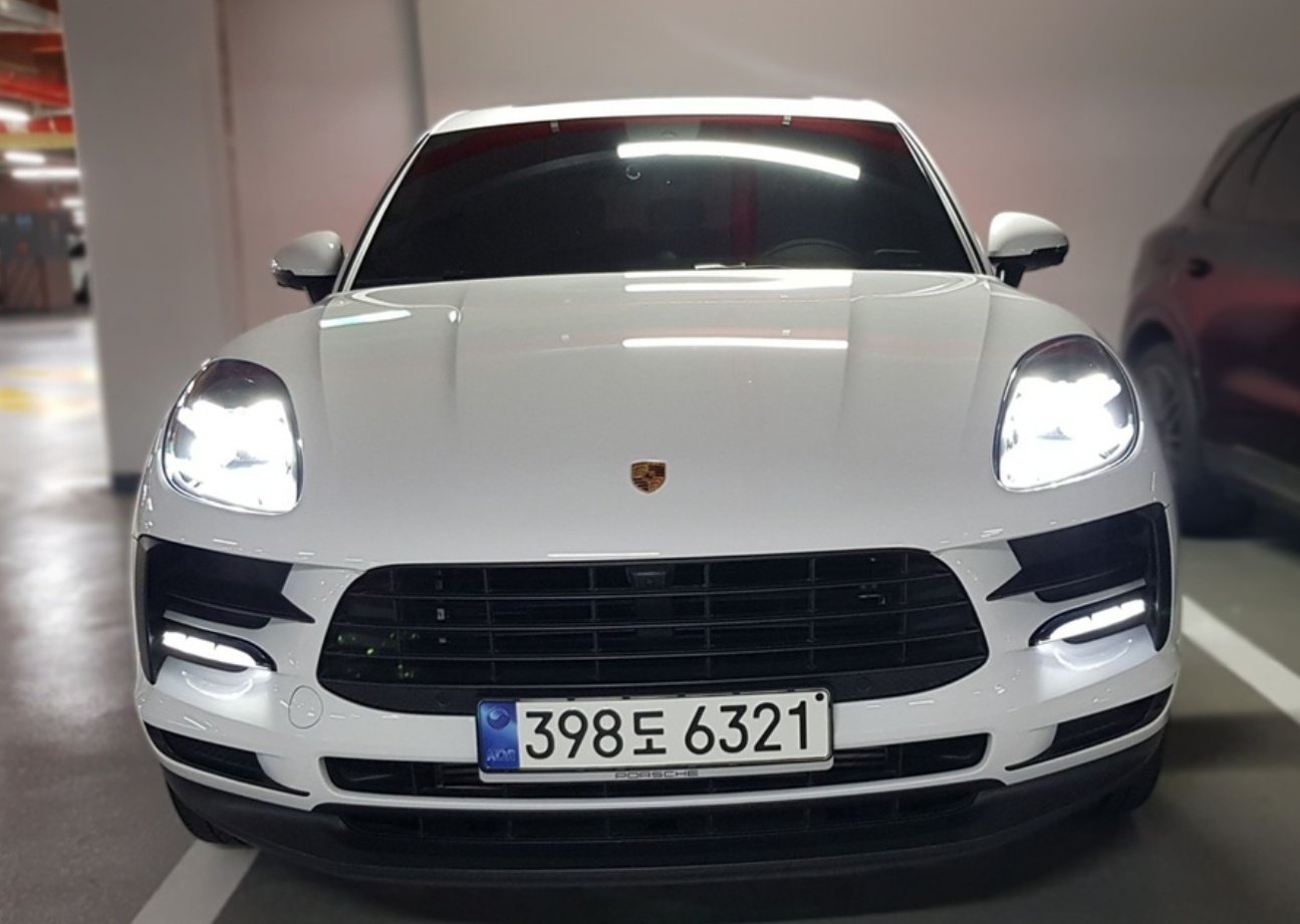 PORSCHE MACAN - View 1