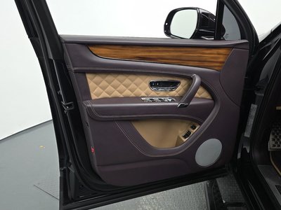 صورة مصغرة 15 لـ 2018 Bentley BENTAYGA