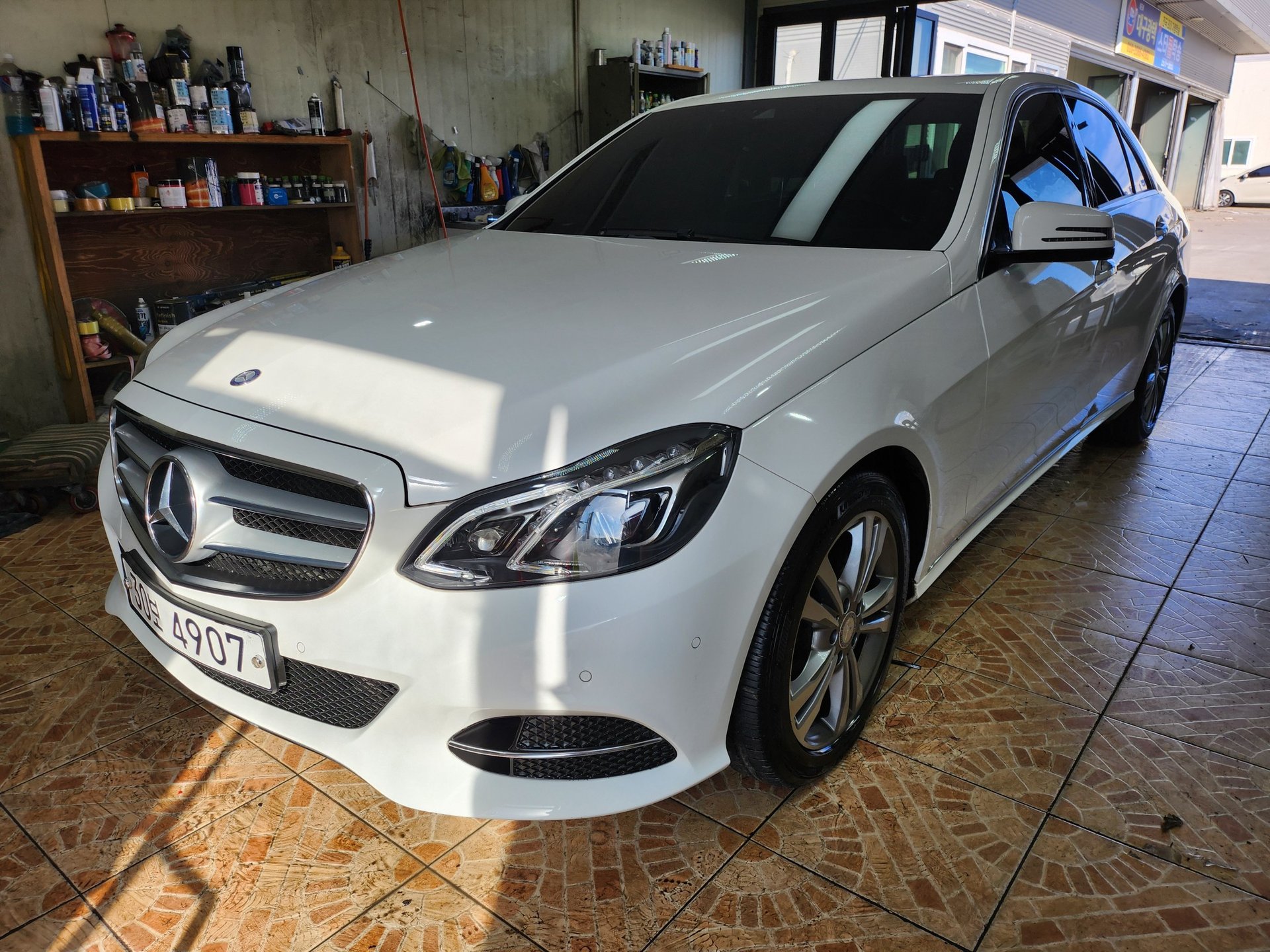 MERCEDES-BENZ E-CLASS - View 1