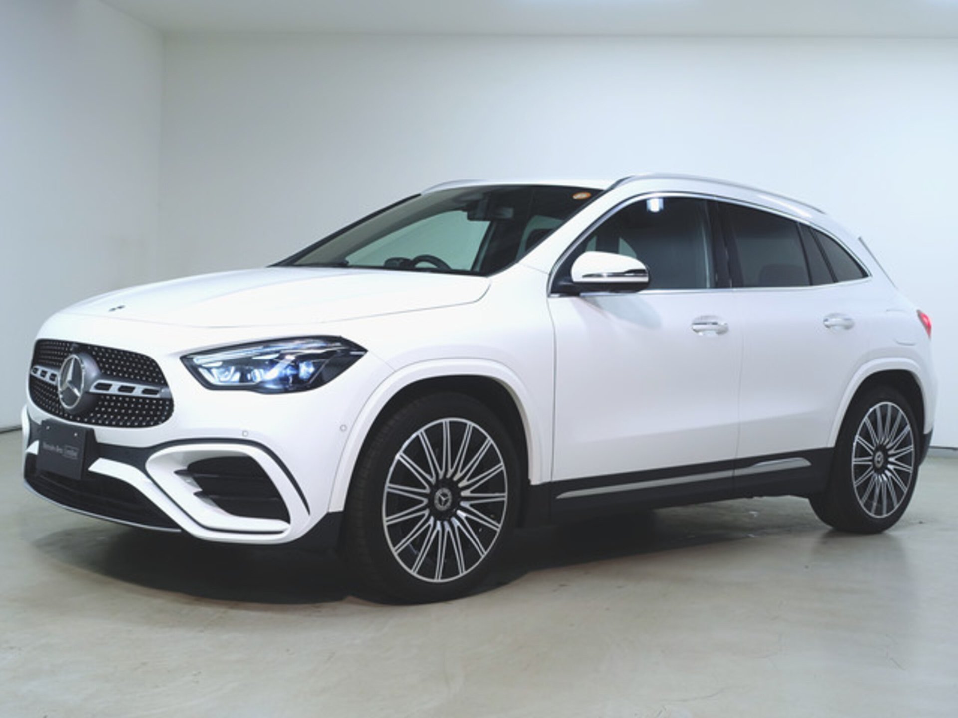 MERCEDES-BENZ GLA - View 1