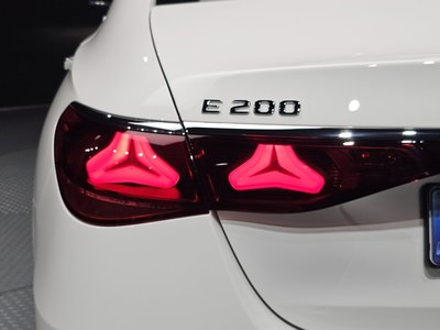 MERCEDES-BENZ E-CLASS - 10