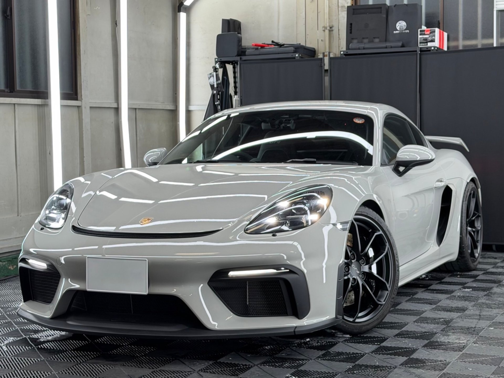 PORSCHE 718 CAYMAN - View 1