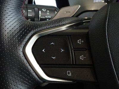 صورة 10 لـ 2023 Lexus RX