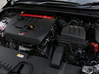 2025 Toyota GR COROLLA thumbnail 18