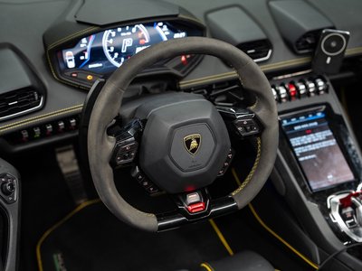 صورة 10 لـ 2021 Lamborghini HURACAN