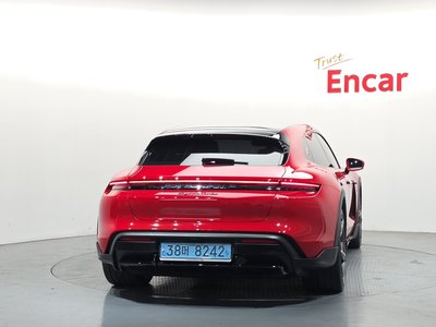 PORSCHE TAYCAN - 3