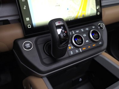 LAND ROVER DEFENDER - 9